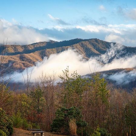 Real Log Cabin With Amazing Views, Hot Tub, Sauna, Games Gatlinburg Exterior photo