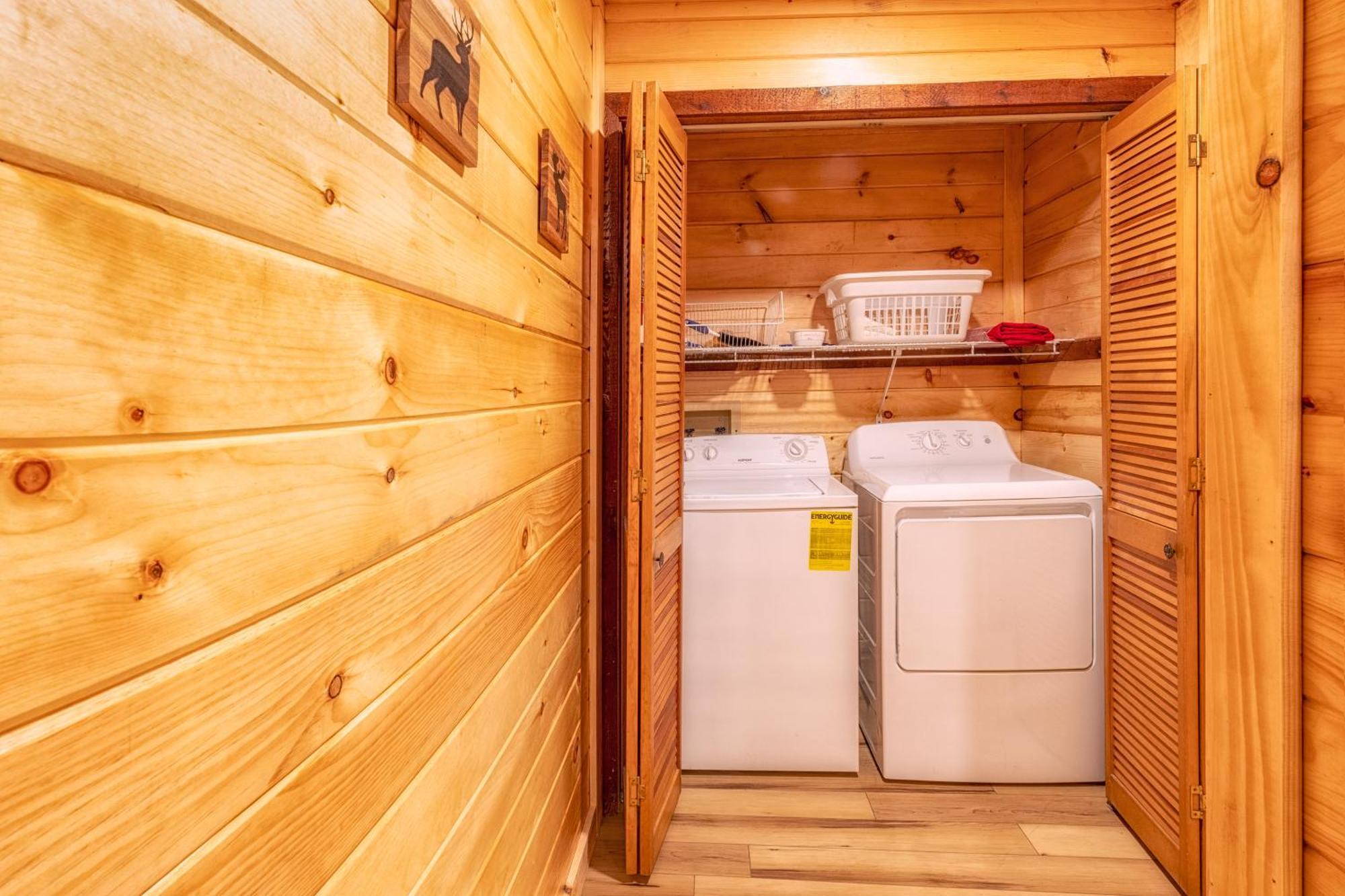 Real Log Cabin With Amazing Views, Hot Tub, Sauna, Games Gatlinburg Exterior photo