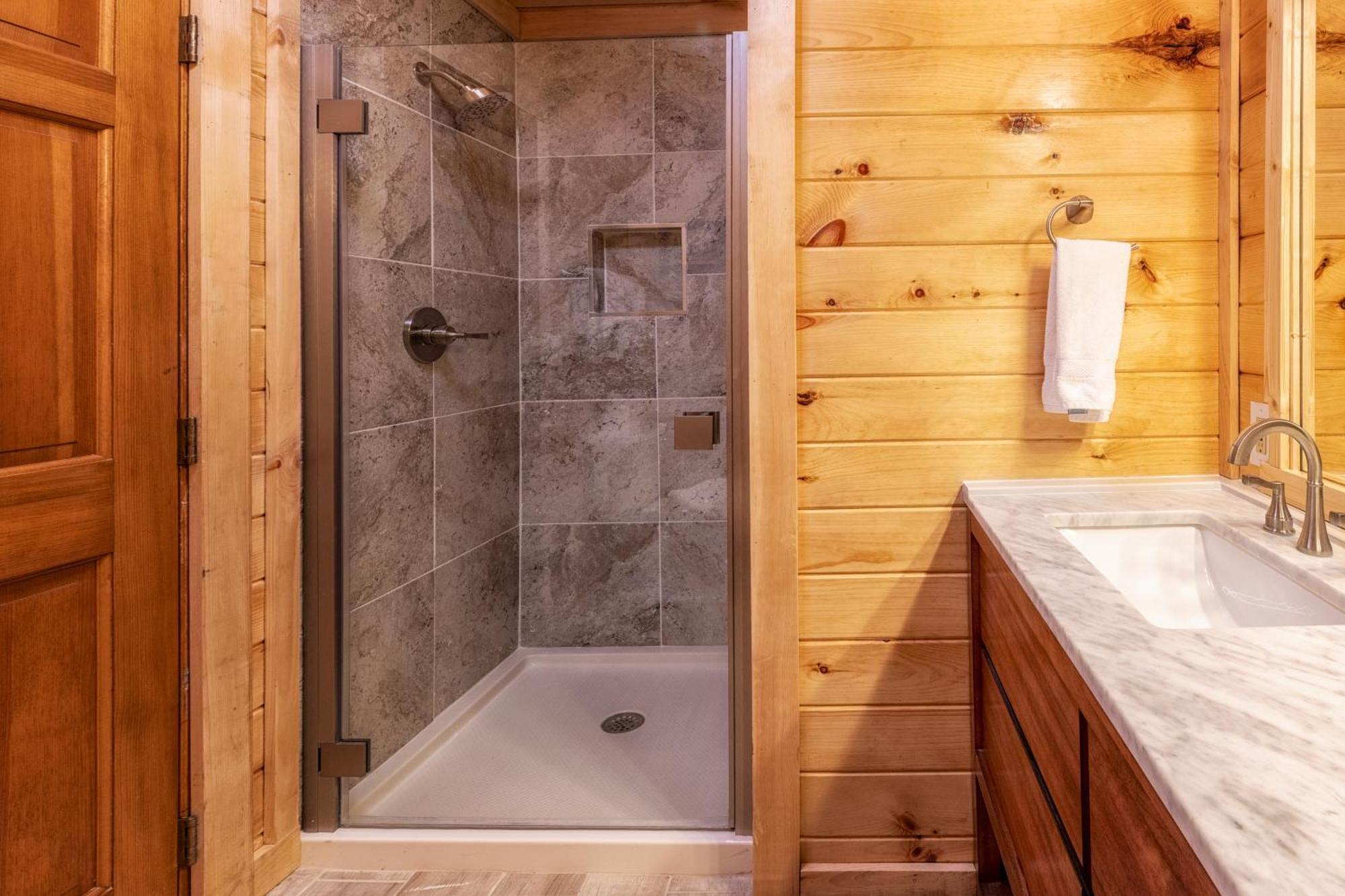 Real Log Cabin With Amazing Views, Hot Tub, Sauna, Games Gatlinburg Exterior photo