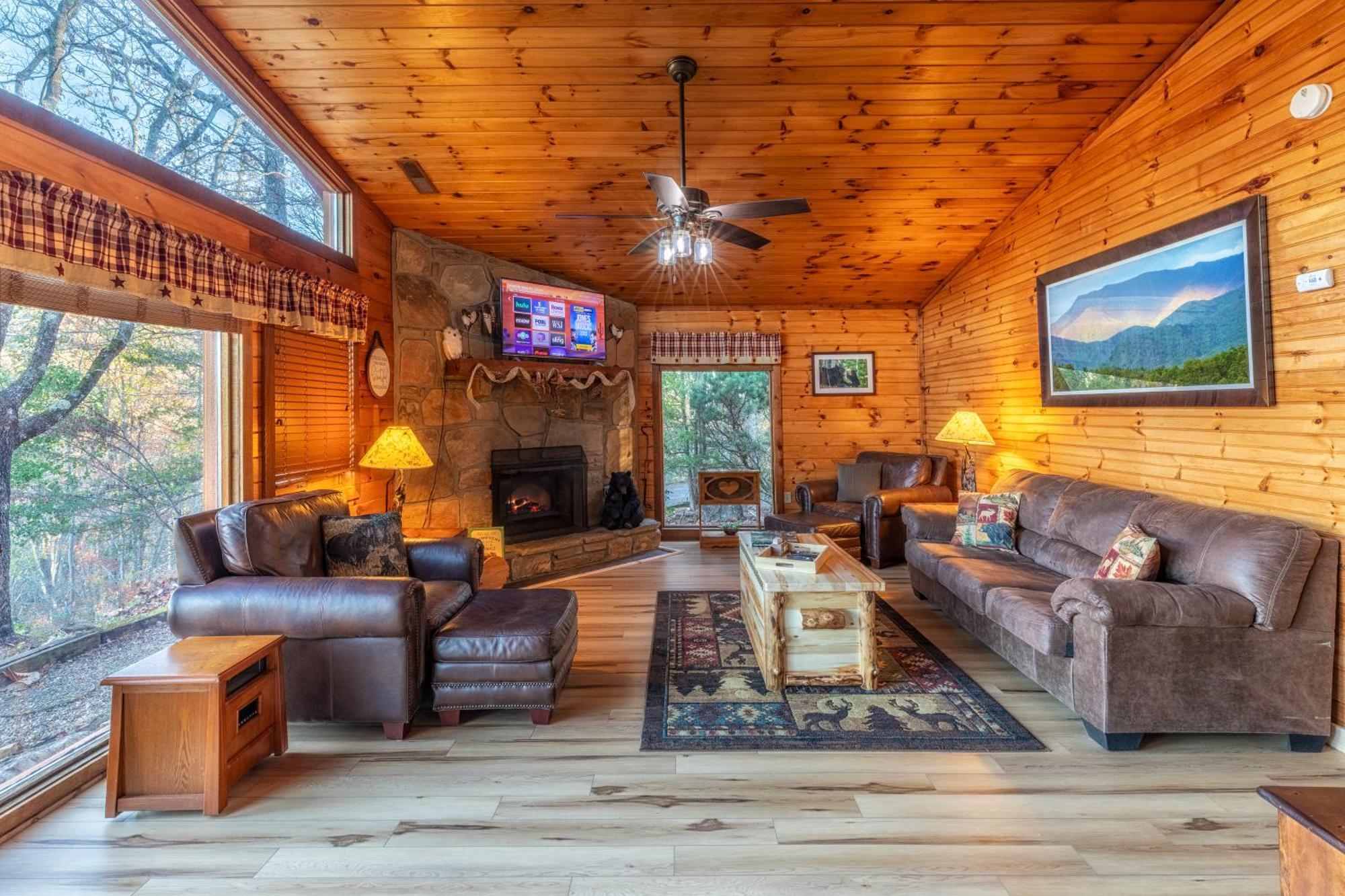 Real Log Cabin With Amazing Views, Hot Tub, Sauna, Games Gatlinburg Exterior photo