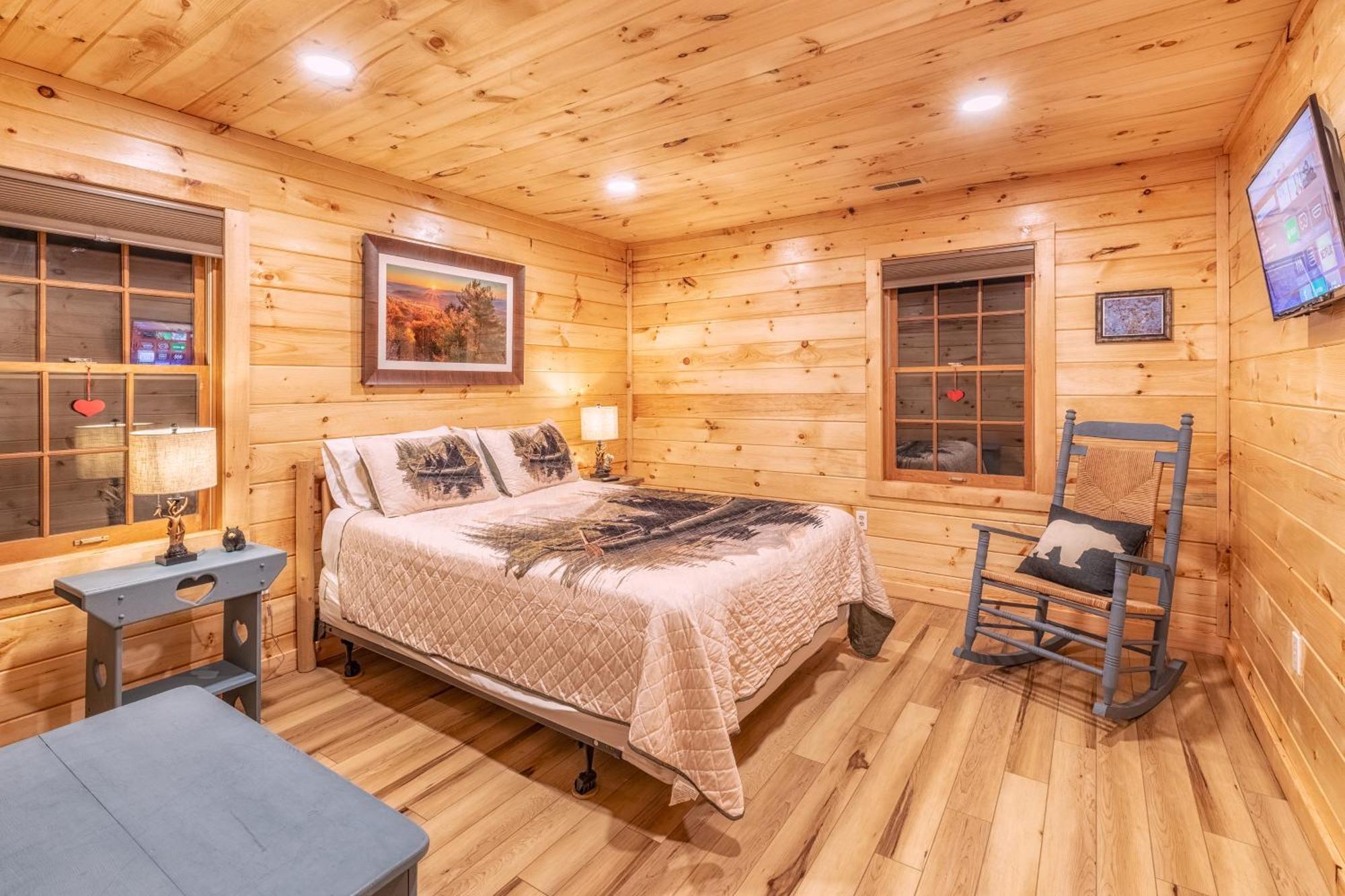Real Log Cabin With Amazing Views, Hot Tub, Sauna, Games Gatlinburg Exterior photo