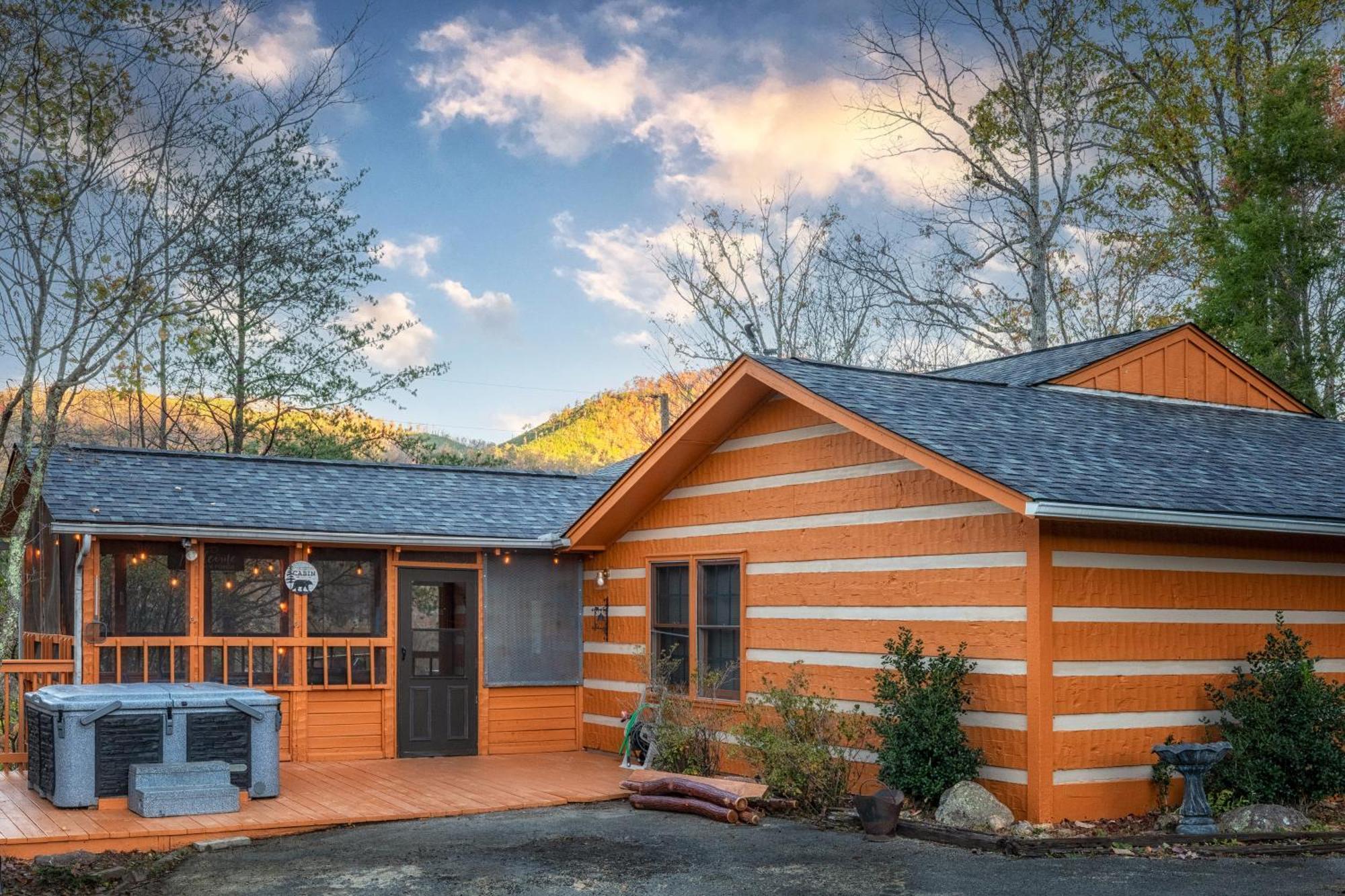 Real Log Cabin With Amazing Views, Hot Tub, Sauna, Games Gatlinburg Exterior photo
