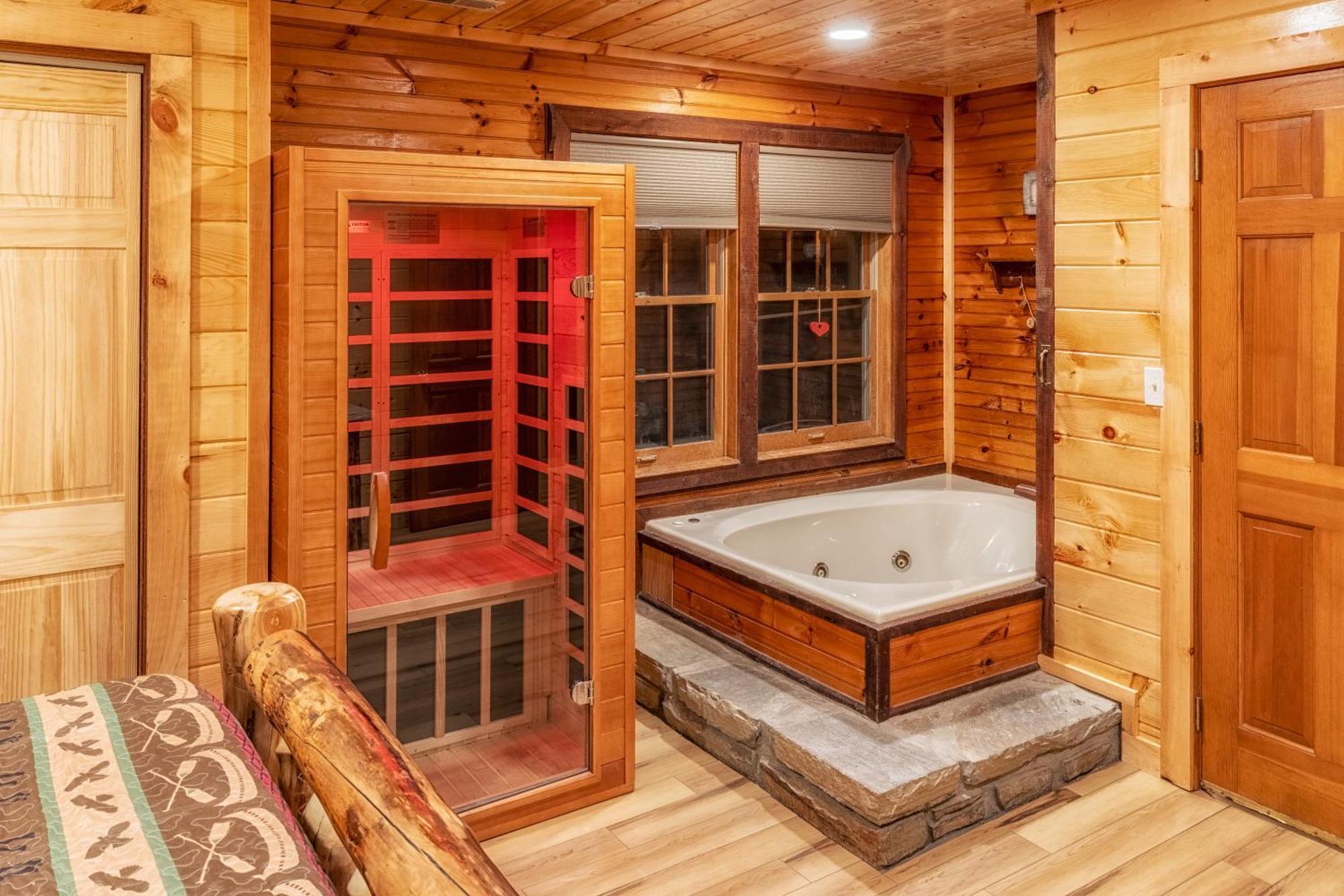 Real Log Cabin With Amazing Views, Hot Tub, Sauna, Games Gatlinburg Exterior photo