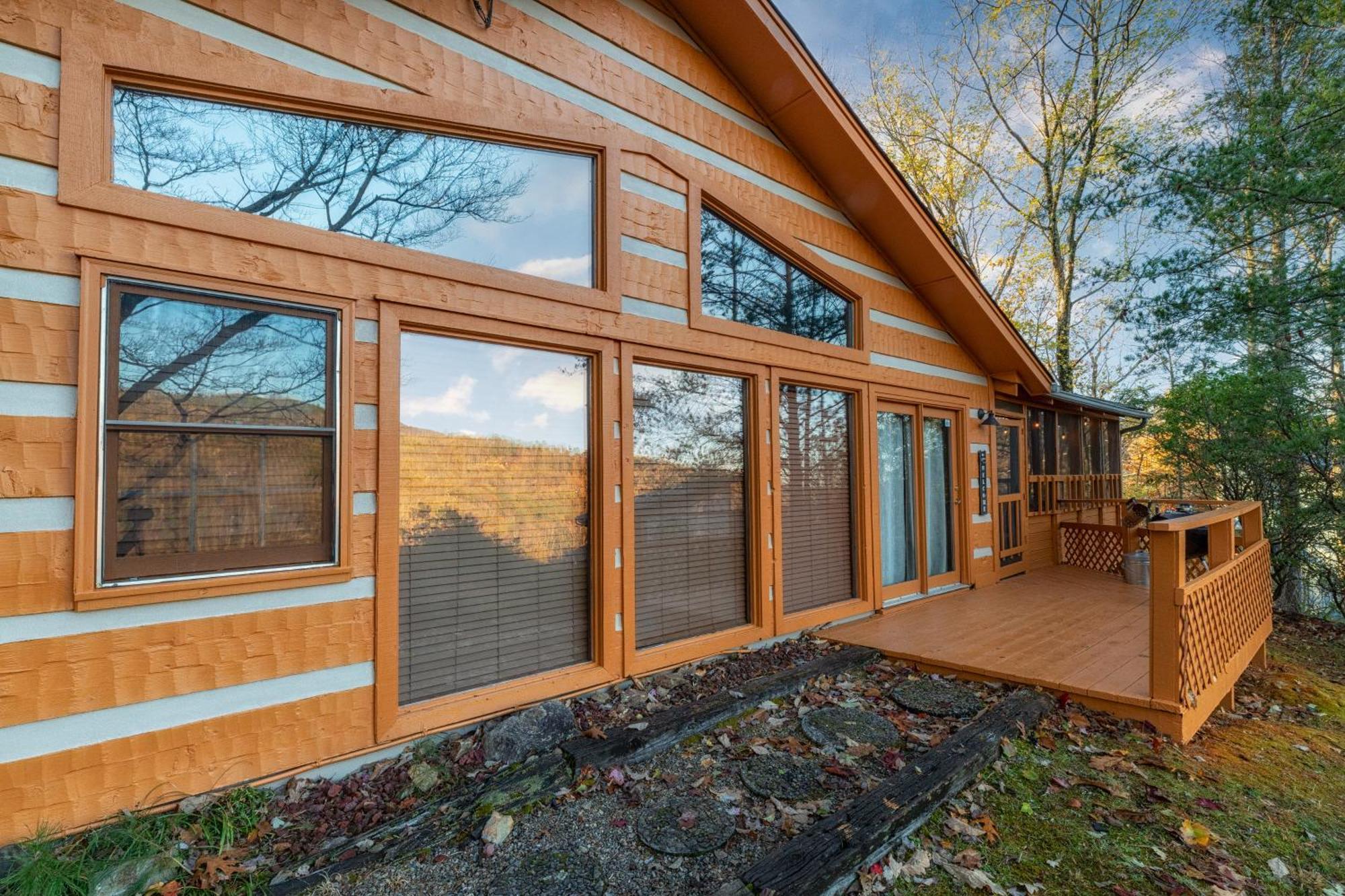 Real Log Cabin With Amazing Views, Hot Tub, Sauna, Games Gatlinburg Exterior photo
