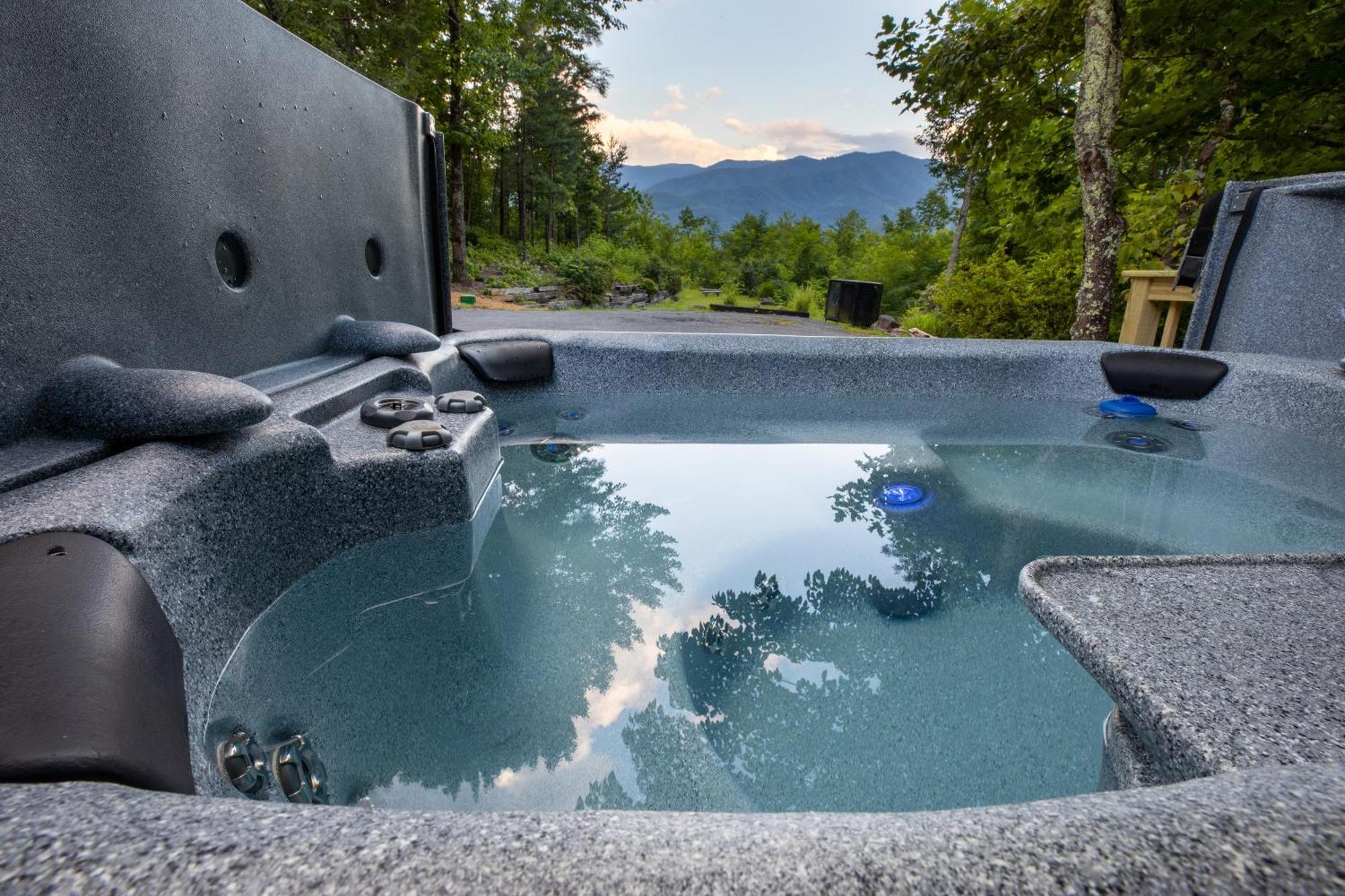 Real Log Cabin With Amazing Views, Hot Tub, Sauna, Games Gatlinburg Exterior photo
