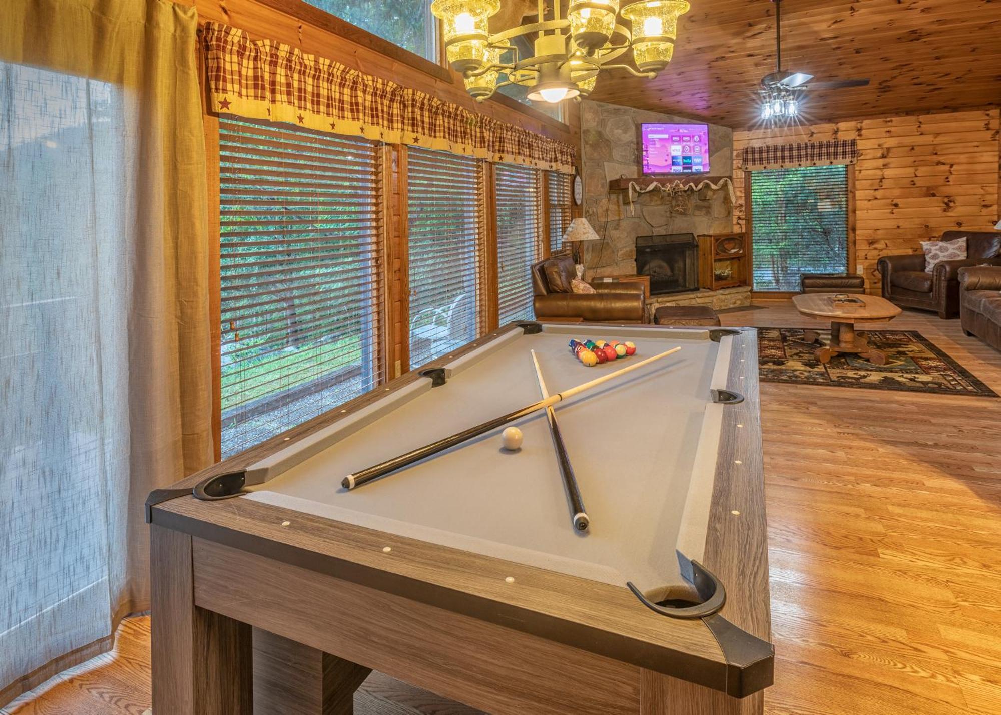 Real Log Cabin With Amazing Views, Hot Tub, Sauna, Games Gatlinburg Exterior photo